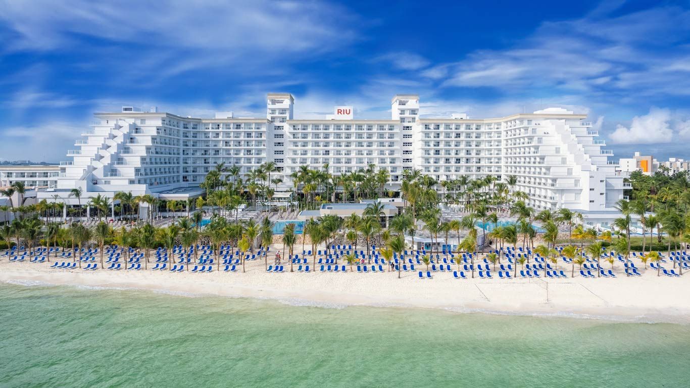 Hotel todo incluido en Cancún frente a la playa con piscina y servicios completos